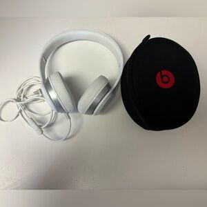 Beats by Dr Dre Solo 2 Wired On-Ear Headphones in White with Case